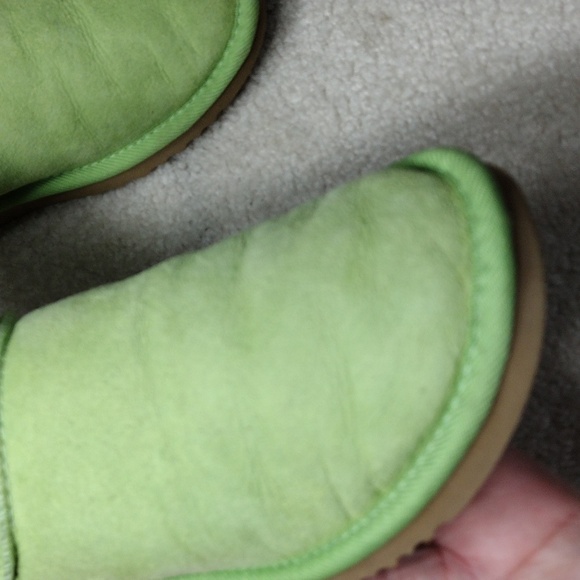 UGG women's lime green suede ankle boots. In great condition. Size 6 - Picture 2 of 12